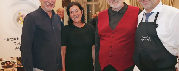 Četrto knjigo iz serije Svatba okusov so  predstavili (z leve): 
direktor celovškega turističnega združenja in gonilna sila Dnevov 
alpsko-jadranske kuhinje Helmuth Micheler, založnica Erika Hornbogner (Drava - Wieser), avtor in urednik Lojze Wieser in  gostitelj 
večera Adi Kulterer, tudi predsednik celovške turistične zveze. 