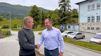 Nikola Šavle (desno) iz KZ Tolmin in Miran Božič iz Mlekarne 
Planika