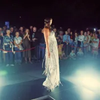 Dogodek je pritegnil številne ljubitelje mode.