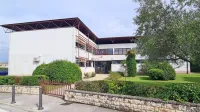 Ob izolski srednji šoli Pietro Coppo bodo zgradili prizidek za 
telovadnico, ki jo bodo uporabljali tudi dijaki Srednje šole Izola in 
lokalna skupnost.