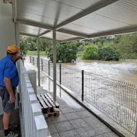 Cesta v Bazari zaradi poplav neprevozna (FOTO, VIDEO)