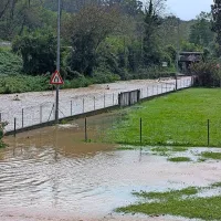 Cesta v Bazari zaradi poplav neprevozna (FOTO, VIDEO)