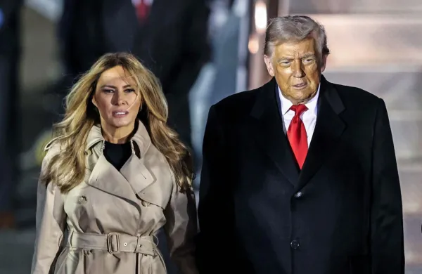 Ameriški predsednik Donald Trump se s soprogo Melanio mudi v 
Veliki Britaniji, kjer ju danes čaka kraljevi sprejem.