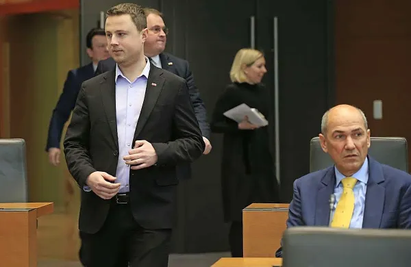 Žan Mahnič tudi na platformi X ne skriva svojega nasprotovanja 
Golobovi vladi.