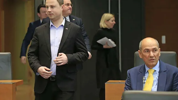 Žan Mahnič tudi na platformi X ne skriva svojega nasprotovanja 
Golobovi vladi.