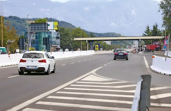  Prevoznik, ki opravi carinjenje v Vrtojbi, lahko nadaljuje pot proti 
Razdrtemu po območju lokalnega prometa.

