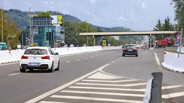  Prevoznik, ki opravi carinjenje v Vrtojbi, lahko nadaljuje pot proti 
Razdrtemu po območju lokalnega prometa.

