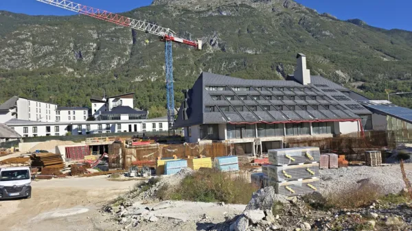 Pri hotelu Kanin nadaljujejo z zunanjimi širitvami, novembra bodo 
potrebovali ogrevanje za nemoten potek notranjih del.