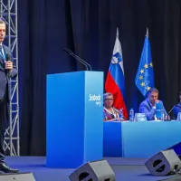 Robertu Golobu nov mandat na čelu stranke Gibanje Svoboda (FOTO)