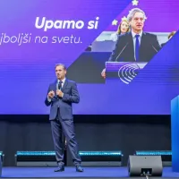 Robertu Golobu nov mandat na čelu stranke Gibanje Svoboda (FOTO)