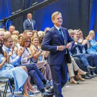 Robertu Golobu nov mandat na čelu stranke Gibanje Svoboda (FOTO)