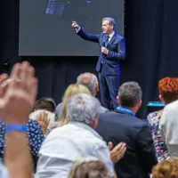 Robertu Golobu nov mandat na čelu stranke Gibanje Svoboda (FOTO)