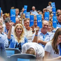 Robertu Golobu nov mandat na čelu stranke Gibanje Svoboda (FOTO)