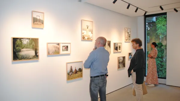 Razstava Mejnosti: med fizičnimi preprekami in mejnimi stanji