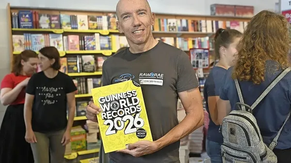 Ekstremni kolesar Marko Baloh je v 29 urah, 23 minutah in desetih 
sekundah prevozil 1000 kilometrov s kolesom na zunanji stezi v 
Lenartu.