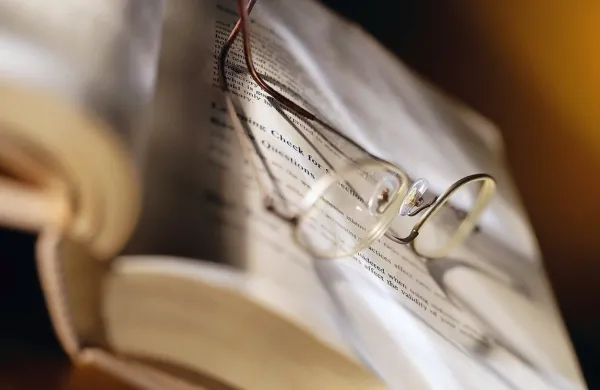 Pogosto se zgodi, da vrtoglavice povzročajo tudi nova očala, ker se 
morajo oči in možgani privaditi nanje.