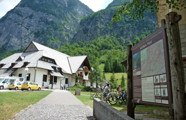 V treh desetletjih je Dom Trenta obiskalo milijon ljudi, organizirali 
so številne dogodke, tudi tabore za mlade glasbenike z vsega 
sveta.
