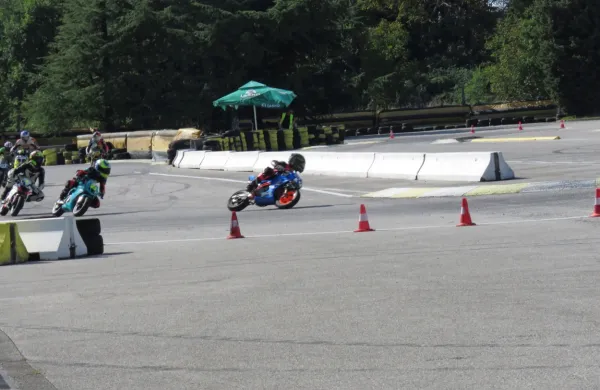 Za slovo od sezone državnega prvenstva je v Vrtojbi tekmovalo 41 
dirkačev.