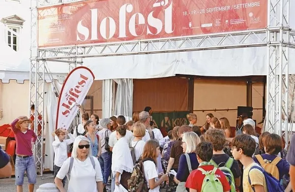 Na Borznem trgu v središču Trsta je konec prejšnjega tedna sedmič 
potekal tridnevni festival Slofest. 