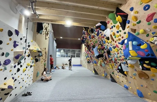 Zaključena je prva faza prenove in razširitve plezalnega centra v 
športni dvorani v Divači.