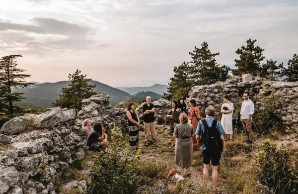 Festival kraška gmajna spodbuja sobivanje človeka z naravo ter 
ohranjanje naravne in kulturne dediščine.



