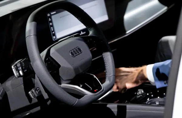 Enemu od opeharjenih je obtoženi ponujal predvsem avtomobile 
znamke audi (fotografija je simbolična).