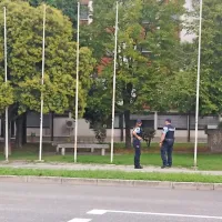 Pred sodi&scaron;čem izvedli vajo evakuacije, pred vhodom na tožilstvo pa se je pojavil sumljiv nahrbtnik (FOTO)