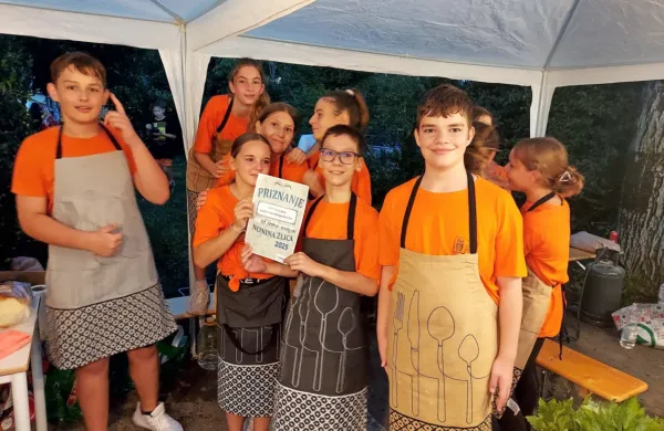 Nadobudni kuharji z domače OŠ Oskarja Kovačiča so zmagovalci 
jubilejne nonine žlice.
