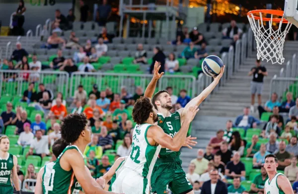 Sezono sta včeraj začela finalista minulega prvenstva, Cedevita 
Olimpija in Krka.