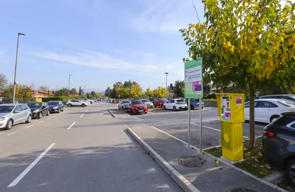 Poskusni režim je "sčistil" parkirišča v Olmu in Prisojah