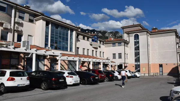 Precej etažnih lastnikov v Ajdovščini bo moralo menjati upravljalca stanovanj