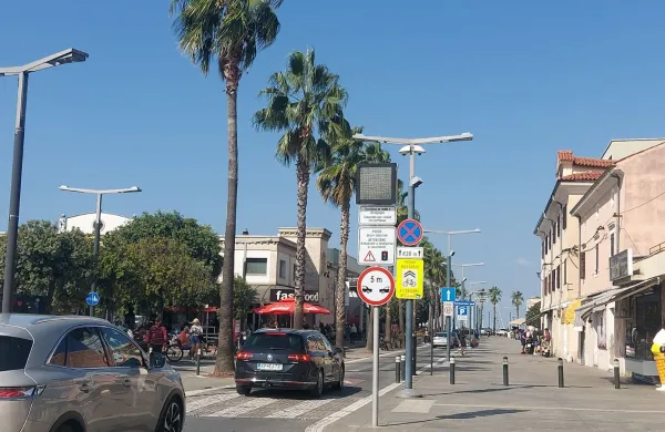 Je kdo potopni valj na Pristaniški ulici namerno poškodoval?