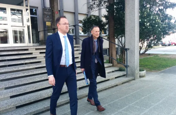 Pulmolog znova sedel na zatožno klop