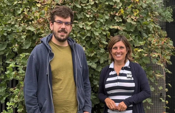 Dr. Maja Podgornik in Karlo Kopjar, predstavnika Inštituta za oljkarstvo ter Inštituta za vinogradništvo in vinarstvo ZRS Koper, menita, da je prihodnost nasadov v tehnološki obdelavi. 