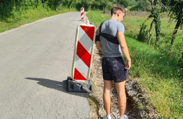 Vanganel: Gramozne bankine je odplaknilo, na njihovem mestu globoke luknje