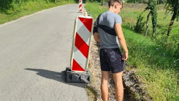 Vanganel: Gramozne bankine je odplaknilo, na njihovem mestu globoke luknje