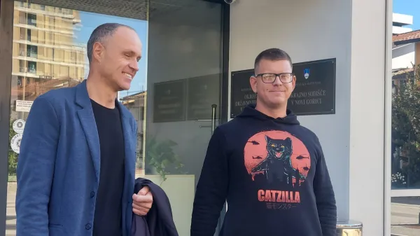 Policist na zatožni klopi zaradi šikaniranja in groženj