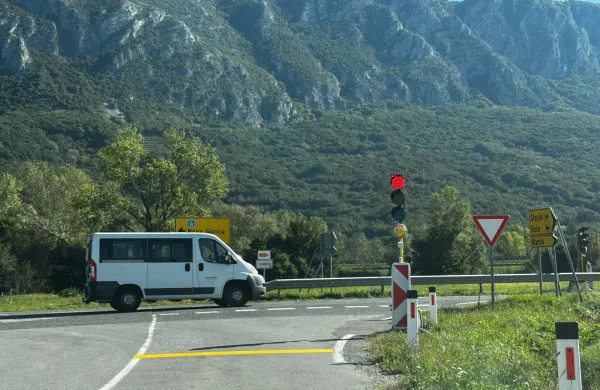 Semaforji umirili promet, domačini zahtevajo dolgoročne rešitve