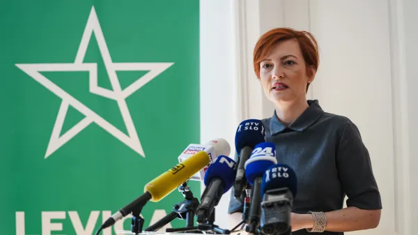 ﻿Asta Vrečko, Levica