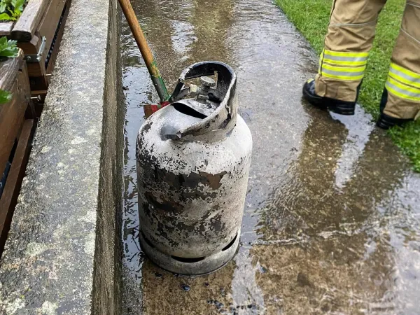 V požaru eksplodirala jeklenka