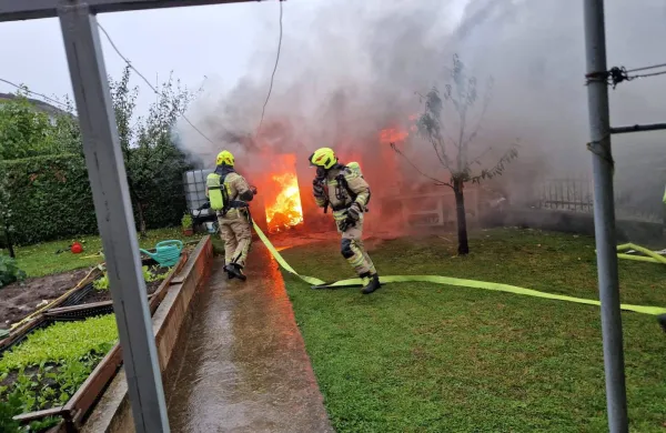 V požaru eksplodirala jeklenka