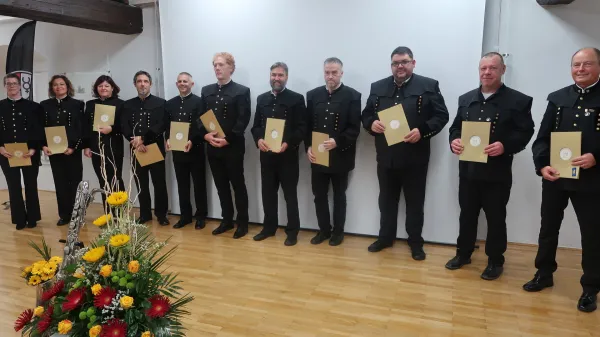 Godbenikom so podeli kar 41 priznanj za zvestobo. 