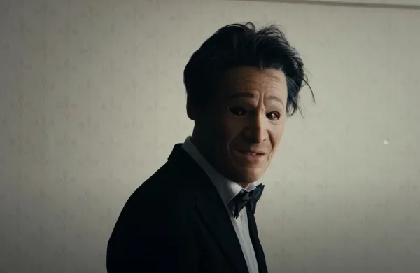 President je obenem tudi psevdonim zamaskiranega pevca skupine, ki je letos maja eksplodirala na metalski sceni. 