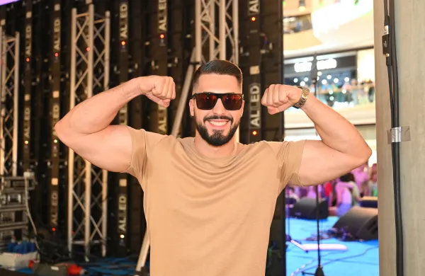 Challe Salle je znova na udaru zaradi pošiljanja golih fotografij mladoletnicam.