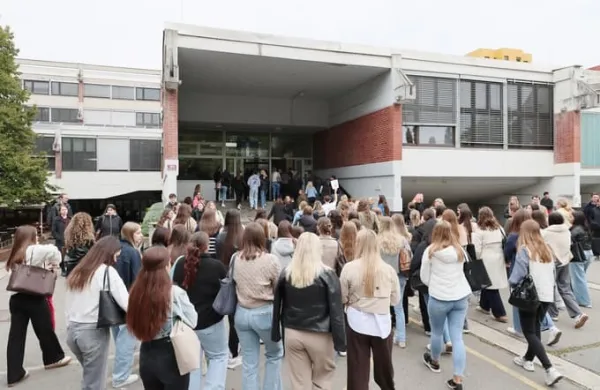 Česa si mladi želijo in kaj jim politiki pred volitvami obljubljajo?