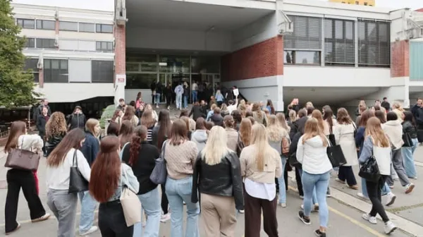 Česa si mladi želijo in kaj jim politiki pred volitvami obljubljajo?