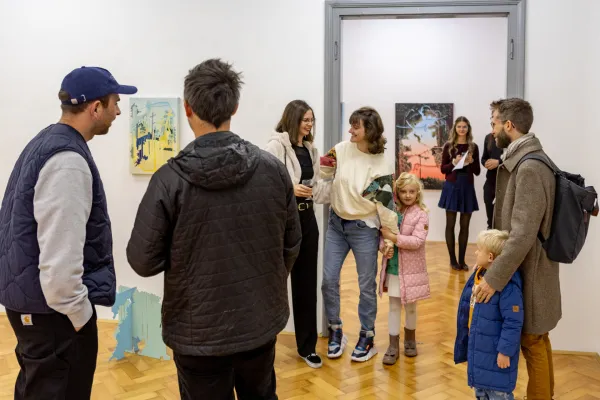 Pivka, Hisa kulture.Odprtje razstave Blazinjenje Janje Kosi, s katero je Hisa kulture v Pivki zacela sezono 2025/2026 samostojnih razstav slovenskih umetnikov in umetnic.Foto: Simon Avsec