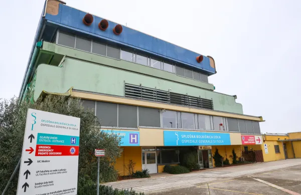 Izola, 11.03.2024Splo&scaron;na bolni&scaron;nica Izola, zunanjost, stavbaFoto:Tomaž Primožic/FPA