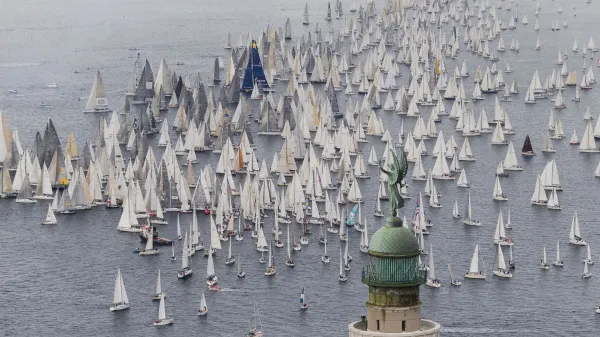 Tisoči na morju, desettisoči ob obali