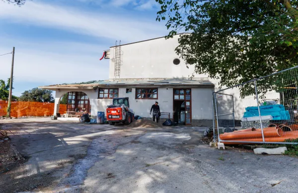 Dijaki srednje pomorske šole v Portorožu še dobre tri mesece brez telovadnice